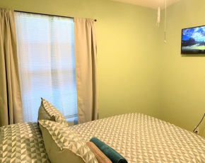 Evergreen Jolly Room with TV